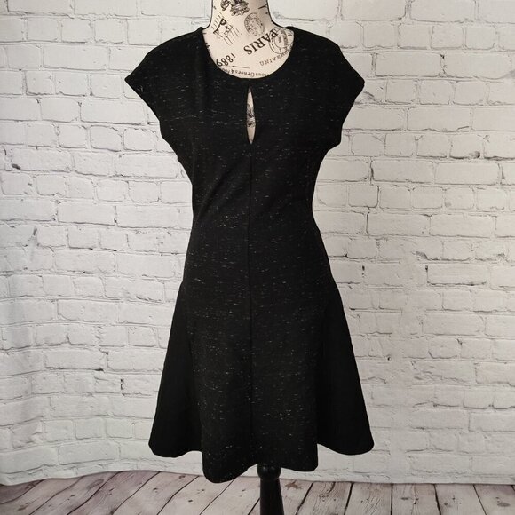 Aritzia Wilfred black panels Fit & Flare Cap Sleeve Dress sz 8 Skater - Picture 9 of 9